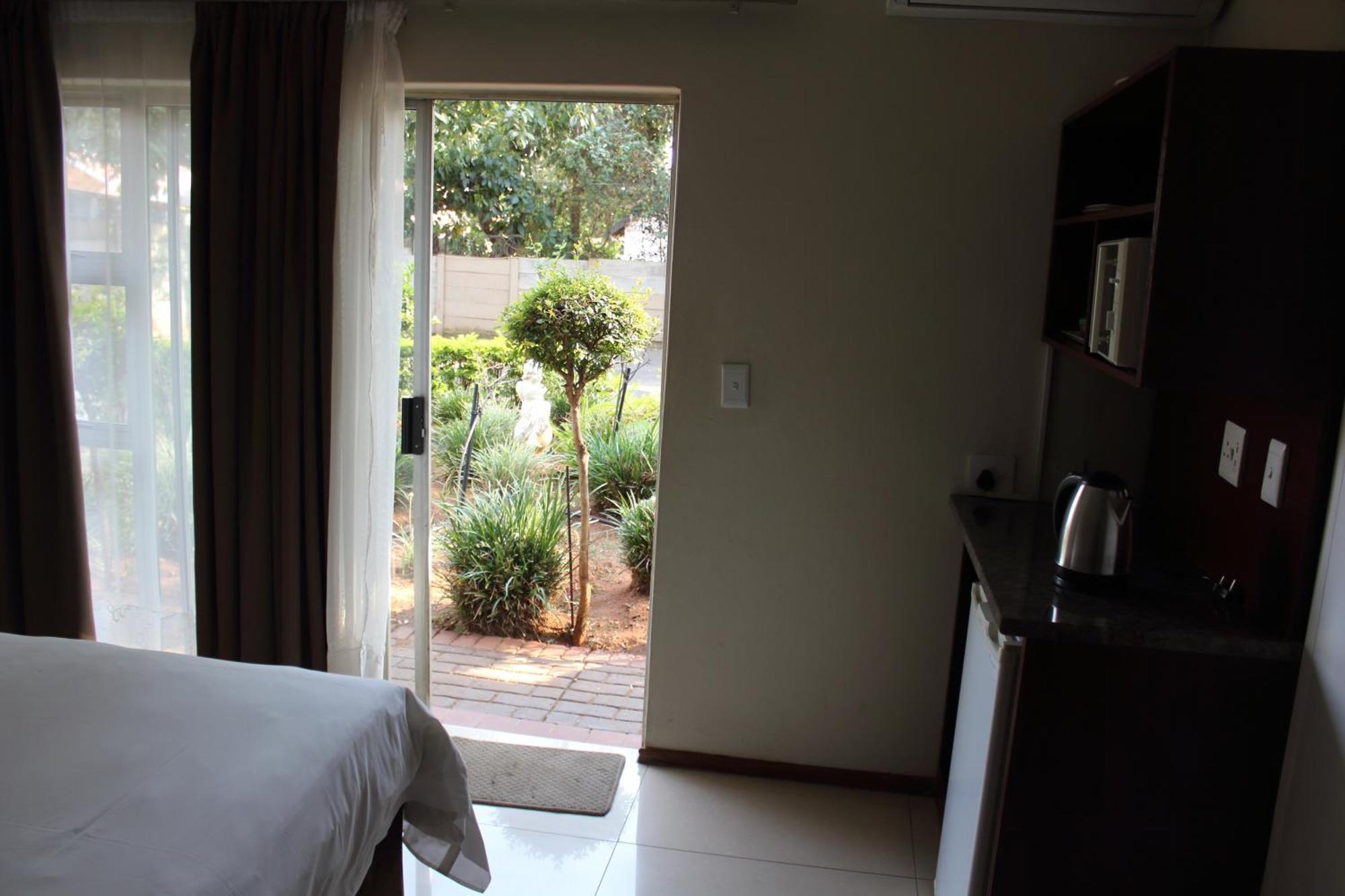Purple Olive Guest House Pretoria-Noord Exterior foto