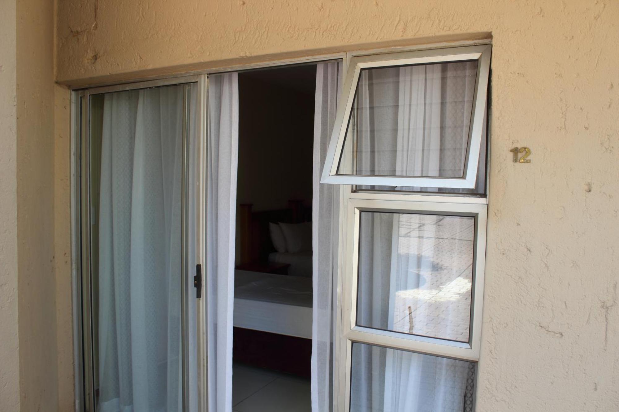 Purple Olive Guest House Pretoria-Noord Exterior foto